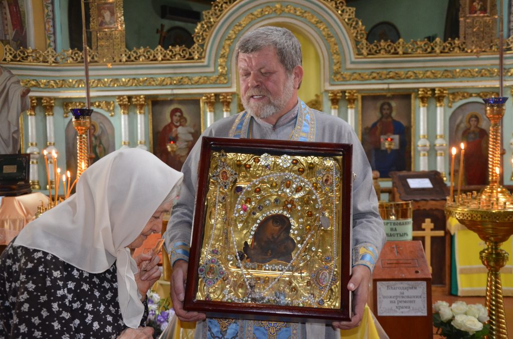Крестный ход одиннадцати чудотворных икон . Икона Божией матери Касперовская в Демиевскм храме Киева