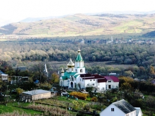Архангело-Михайловский монастырь в Закарпатье